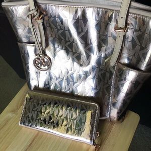 Micheal Kors Tote🌹